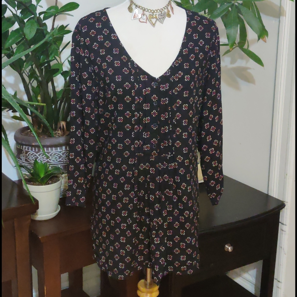 NWOT Chelsea Floral 3/4 Sleeve Blouse